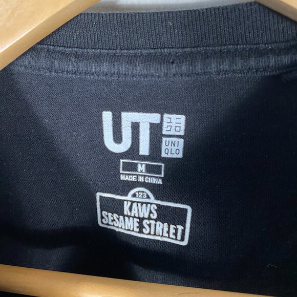 KAWS x Uniqlo Companion Tshirt Size M - Picture 4 of 7